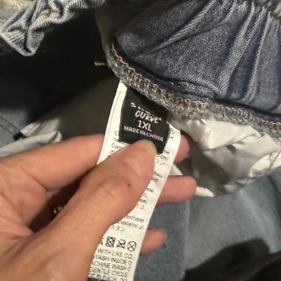 SHEIN Light Blue Denim Shorts - Picture 3 of 3